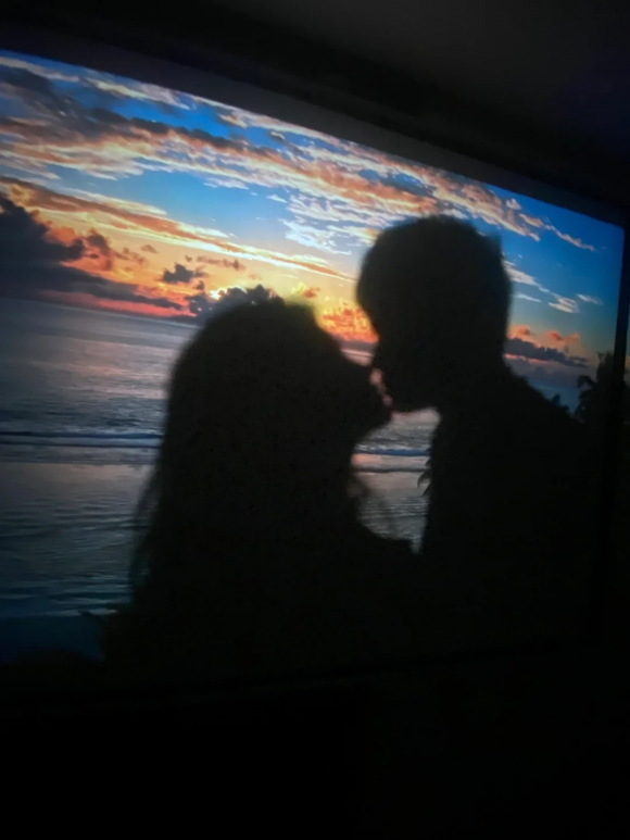 眼橙C1D高亮版投影仪打造专属浪漫时光凯时尊龙人生就是博情人节礼物推荐：大(图3)